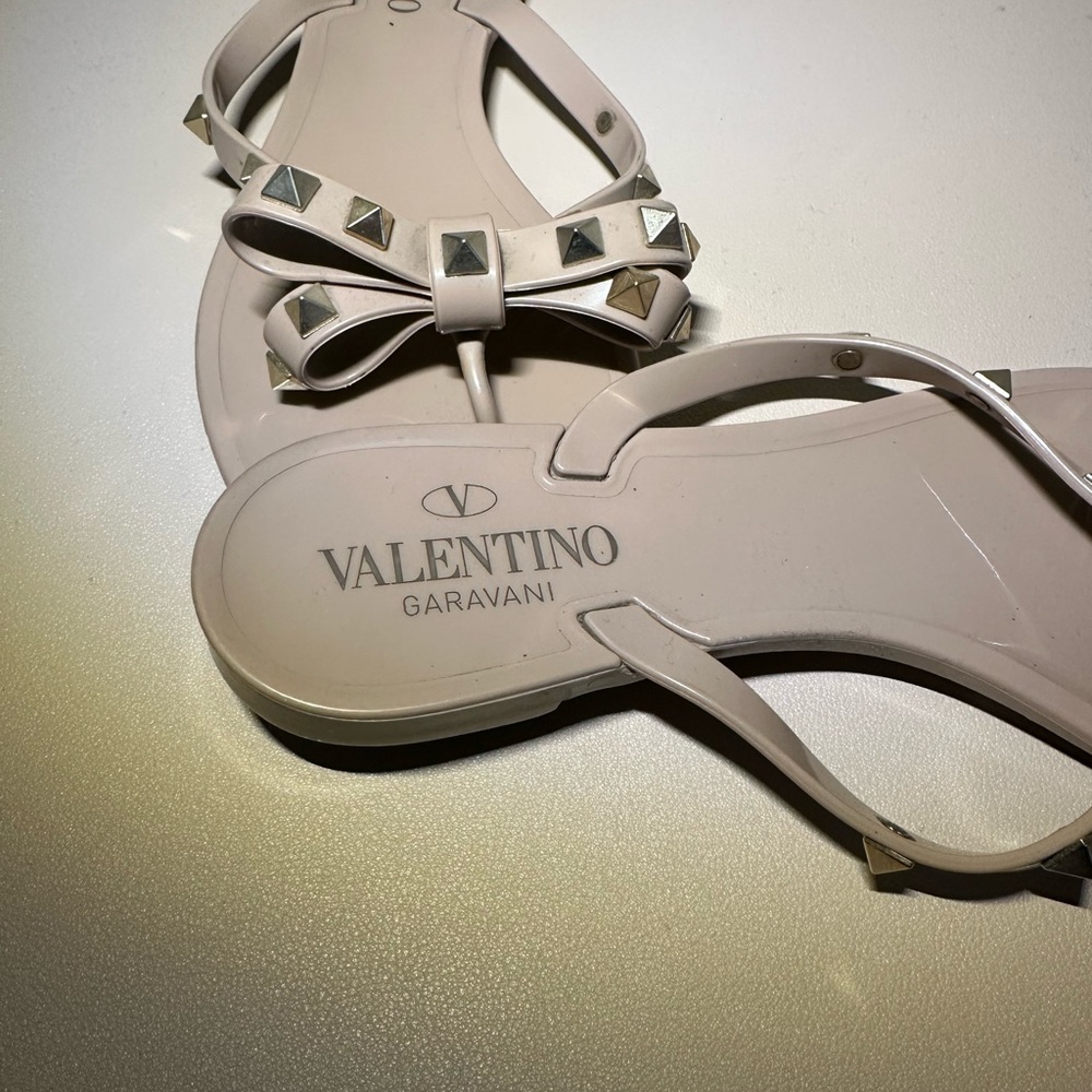 Valentino Cream ROCKSTUD RUBBER SLIPPER - Picture 2 of 3